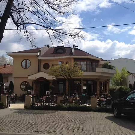 Provence Πανσιόν Μπάνια Λούκα